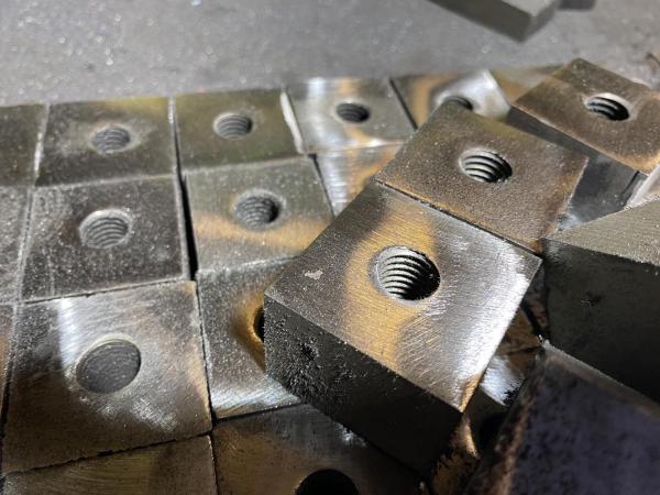 Ножи шредера в России 40 40 25, 60 60 30мм в наличии на заводе производителе в городе Тула. Ножи для шредеров и гильотинных ножн